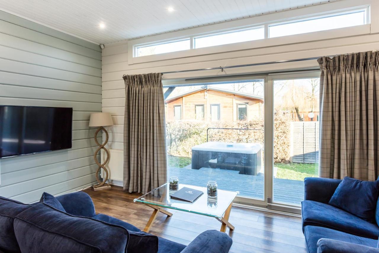 Roydon Marina Village Lodges Exterior photo